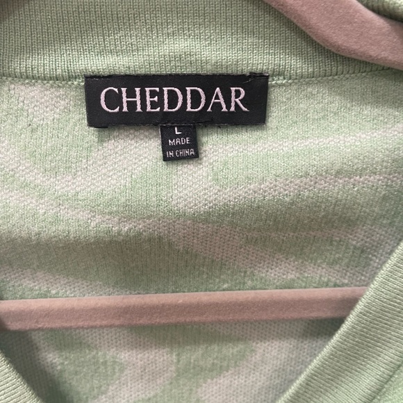 Cropped V-Neck Cardigan Sweater - Picture 6 of 7